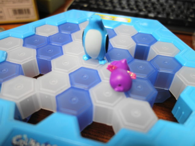 安定しているペンギンのフィギュア