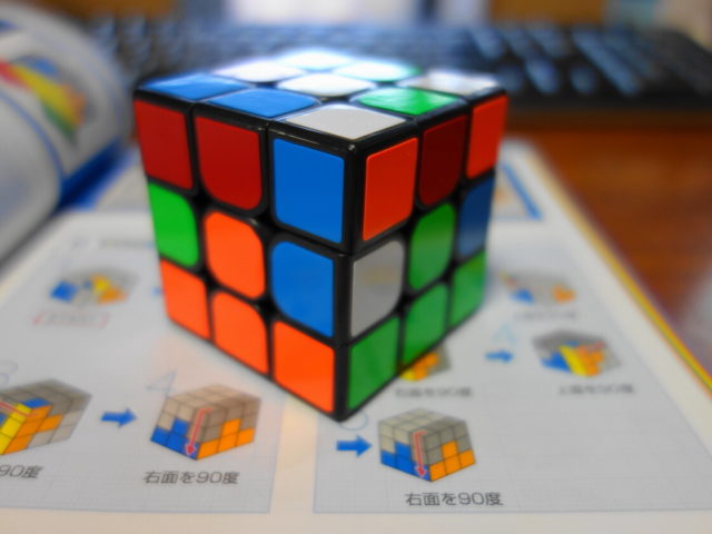 完全一面を作ったルービックキューブ