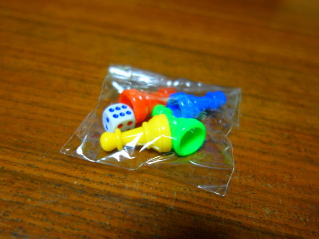 すごろくの駒とサイコロ