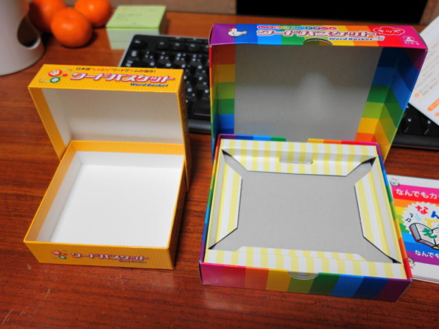 ワードバスケットのキッズ版と通常版の箱を比較
