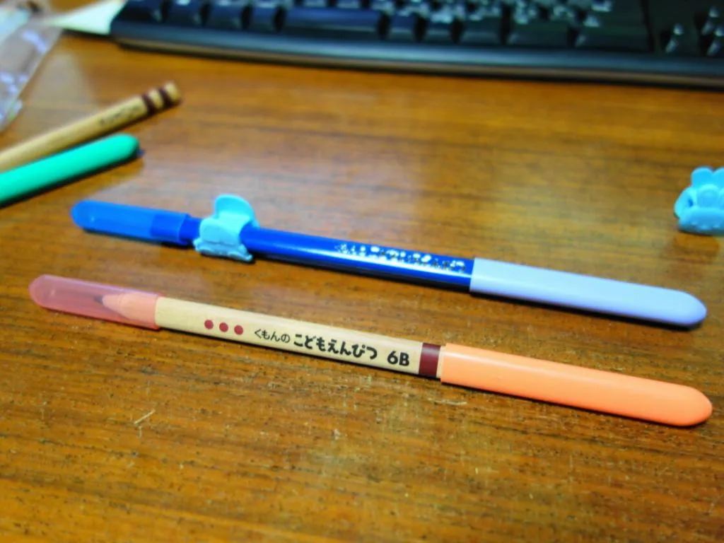 三角鉛筆ホルダーを装着した状態