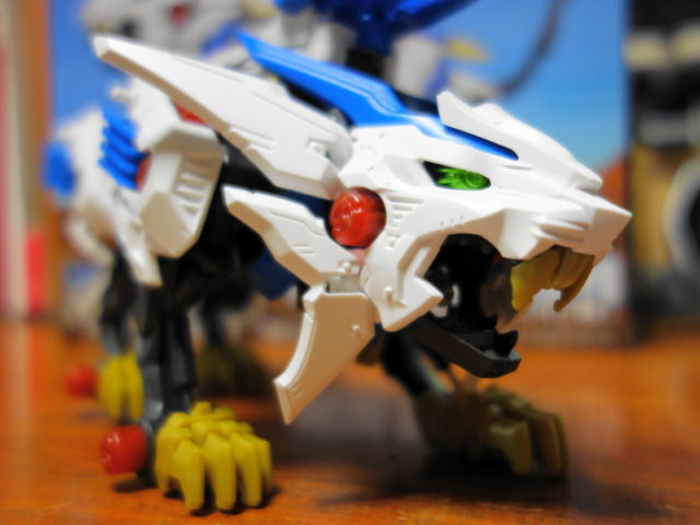 ポーズを決めたワイルドライガーZW01