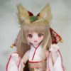 キツネ耳と巫女衣装を身に付けたドール
