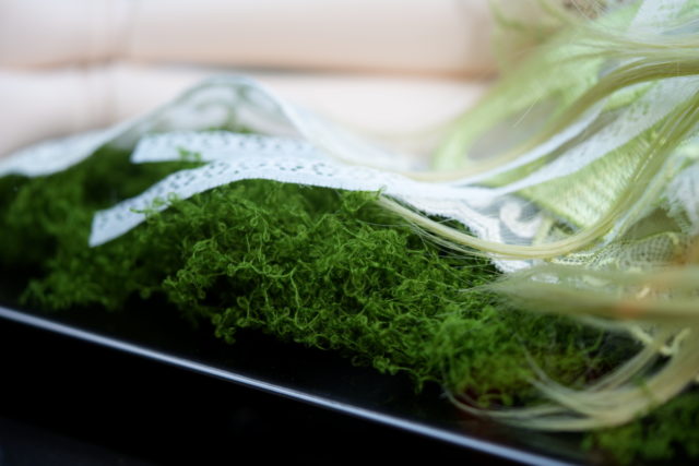 土台に敷き詰めたフェイクモス